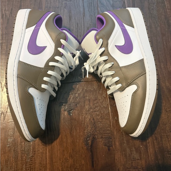 Jordan 1 size 13 - Picture 3 of 5